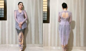 Cekricek.id – Ayu Ting Ting tampil memesona dengan kebaya ungu saat menghadiri pernikahan rekan sesama selebriti, komika Kiky Saputri. Dia disanjung memiliki penampilan yang sangat cantik dan elegan hingga membuat sejumlah netizen terpesona padanya.
