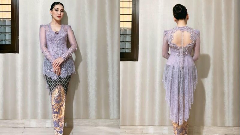 Cekricek.id – Ayu Ting Ting tampil memesona dengan kebaya ungu saat menghadiri pernikahan rekan sesama selebriti, komika Kiky Saputri. Dia disanjung memiliki penampilan yang sangat cantik dan elegan hingga membuat sejumlah netizen terpesona padanya.