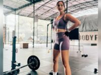 Cekricek.id – Nia Ramadhani beberapa waktu terakhir ini cukup sering membagikan unggahan tentang kegiatan olahraganya. Melihat bentuk tubuhnya yang dipuji body goals membuat netizen ramai menjadikannya panutan yang menginspirasi mereka untuk menjaga kesehatan dan kebugaran tubuh juga.