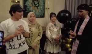 Cekricek.id – Fuji berhasil memberikan kejutan untuk kekasihnya, Thariq Halilintar yang sedang berulang tahun. Dalam pesta yang dia persiapkan itu, Atta Halilintar juga hadir untuk memberikan selamat serta doa terbaik untuk adiknya tersayang.