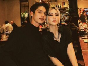 Cekricek.id – Agnez Mo berhasil membuat netizen ketar-ketir lewat foto yang memperlihatkan dirinya sedang berpose bersama dengan Bright, aktor tampan Thailand yang sangat populer. Namun, para penggemar dibuat bingung harus iri pada dirinya atau pada aktor tersebut.