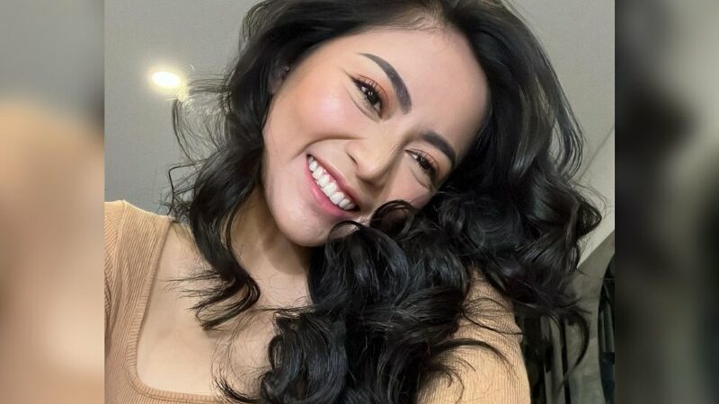 Cekricek.id – Rachel Vennya menuai kritikan pada salah satu foto terbarunya. Jika biasanya dia dipuji cantik dan memiliki tubuh yang ramping ideal, maka kali ini potret wajahnya disebut lebih keliahatan tua dan seperti ibu-ibu.