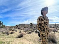 Cekricek.id - Jika biasanya outfit yang digunakan oleh komedian Aming dianggap begitu nyentrik. Tetapi tampak begitu menyatu dengan alam