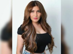 Cekricek.id - Artis cantik Angela Lee dipuja sebagai hot mom oleh netizen. Apalagi tampilan rambut panjangnya membuatnya jadi tampak seksi.