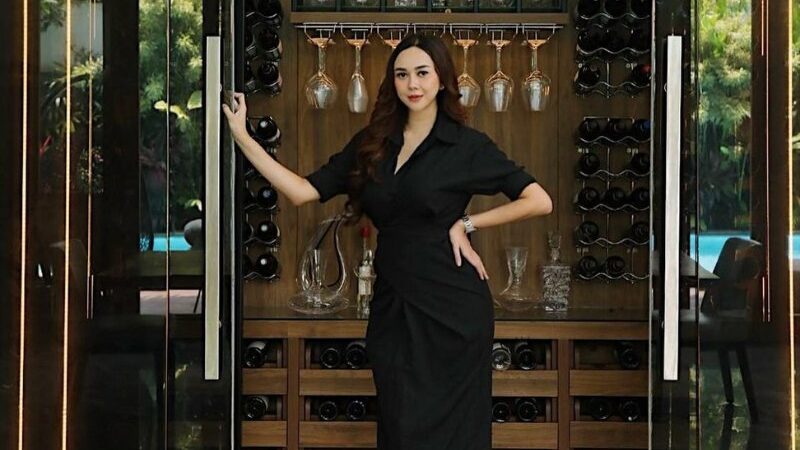 Cekricek.id - Sosok Aura Kasih dipuji begitu luar biasa oleh sejumlah netizen. Karena bodi langsingnya yang dinilai aduhai banget