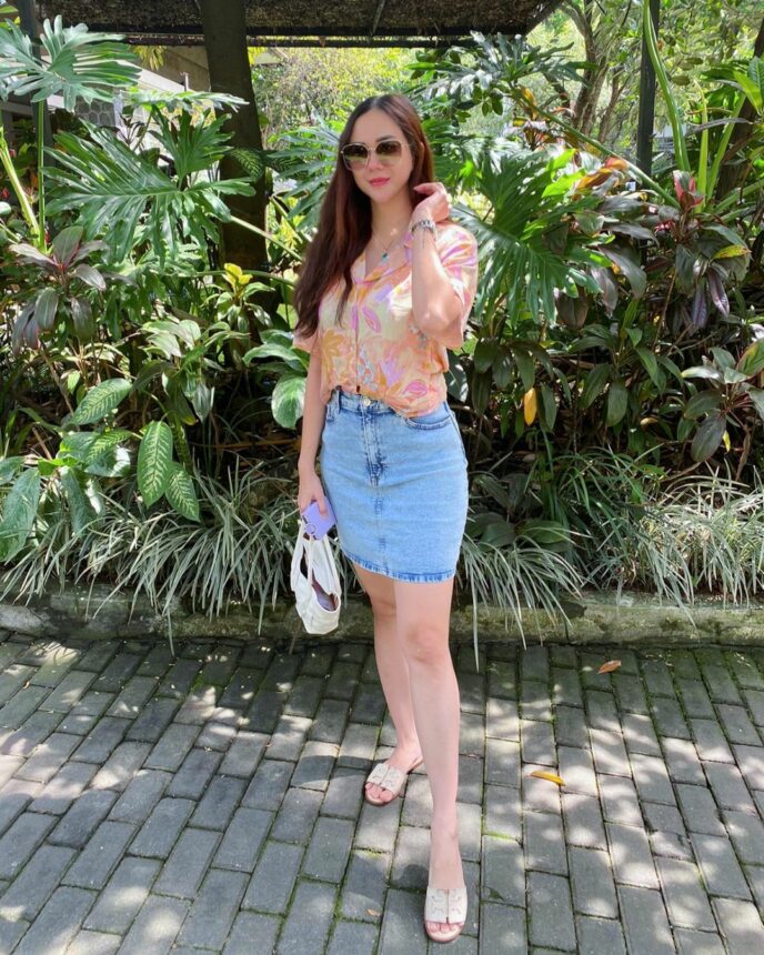 Bodi Langsingnya Aduhai Banget, Aura Kasih Dipuji Luar Biasa 2 Lampiran Gambar