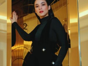 Cekricek.id - Banyak jaringan justru sempat berpikir jika Chelsea Islan sedang hamil saat menjalani sebuah pemotretan, intip potretnya