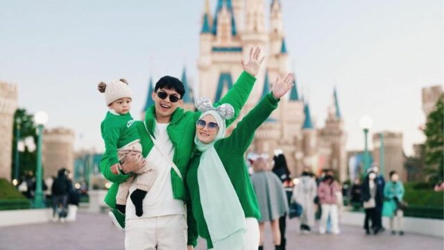 Cekricek.id - Kali ini artis cantik Dinda Hauw sedang menikmati waktu bahagia dengan liburan bersama keluarga kecilnya di Jepang, intip posenya