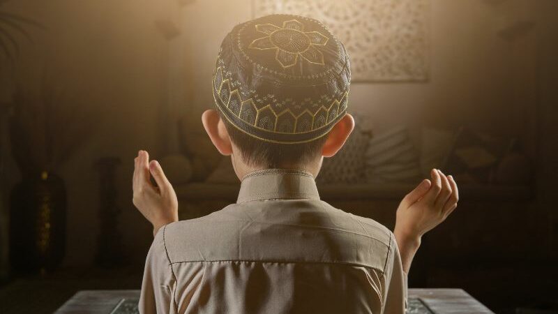 Cekricek.id - Ustaz Adi Hidayat dengan blak-blakan menjelaskan terkait dengan bagaimana cara mengatasi keadaan futur.