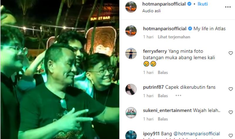 Lihat Wajah Lemas Hotman Paris Saat Diajak Foto Penggemar Pria, Beda kalau Wanita Cantik 2 Lampiran Gambar