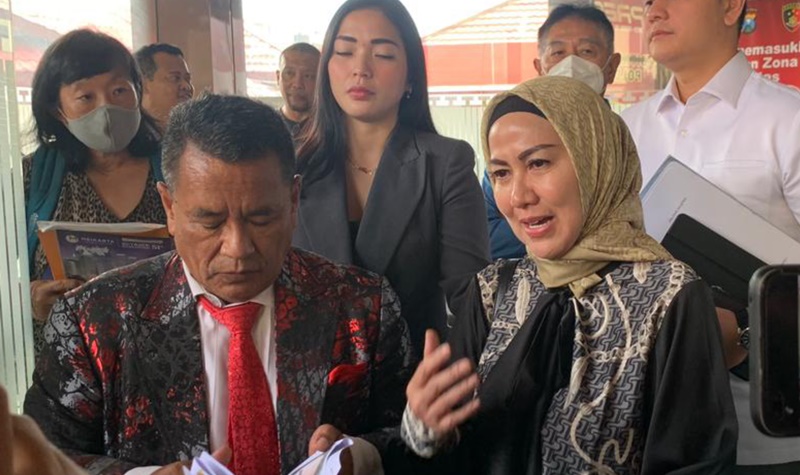 Hotman Paris Pengacara Venna Melinda, Ferry Irawan Ditetapkan Jadi Tersangka KDRT 2 Hotman Paris Pengacara Venna Melinda, Ferry Irawan Ditetapkan Jadi Tersangka KDRT