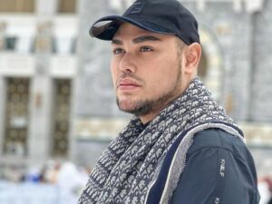 Cekricek.id - Presenter kondang Indonesia, Ivan Gunawan merelakan Ayu Ting Ting untuk bersama Boy William, belum berencana menikah