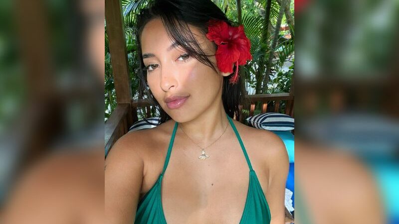Cekricek.id - Sosok artis cantik Jennifer Coppen disebut sebagai sosok moana di dunia nyata. Apalagi dirinya dianggap memiliki kecantikan natural