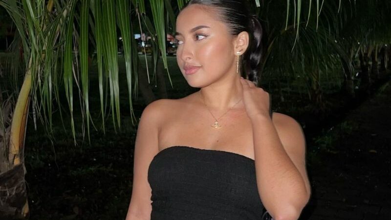 Cekricek.id - Jennifer Coppen dipuji memiliki kadar kecantikan yang gak ketolong. Dianggap mirip seperti Georgina Rodriguez