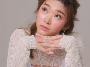 Cekricek.id - Selain cantik, Livy Renata juga dikenal sangat imut berkat wajahnya yang begitu memukau. Intip sejumlah potret menawannya