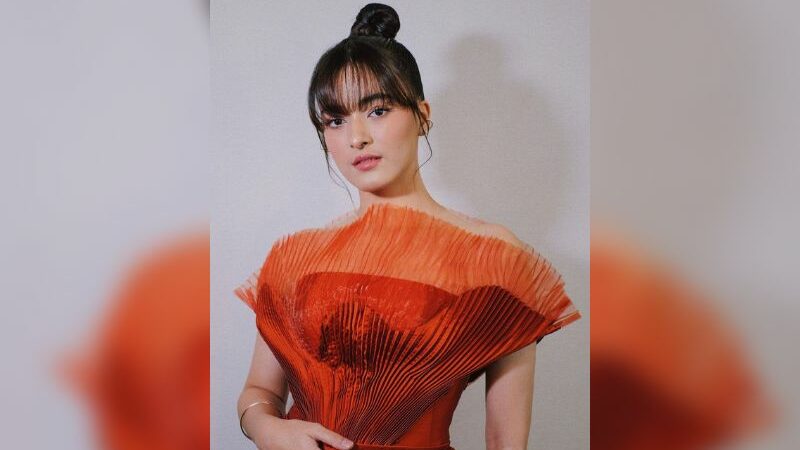 Cekricek.id - Pesona dari Mawar Eva de Jongh selalu membuat banyak warganet terpukau, Intip potret aktris cantik turunan Belanda dan Karo ini