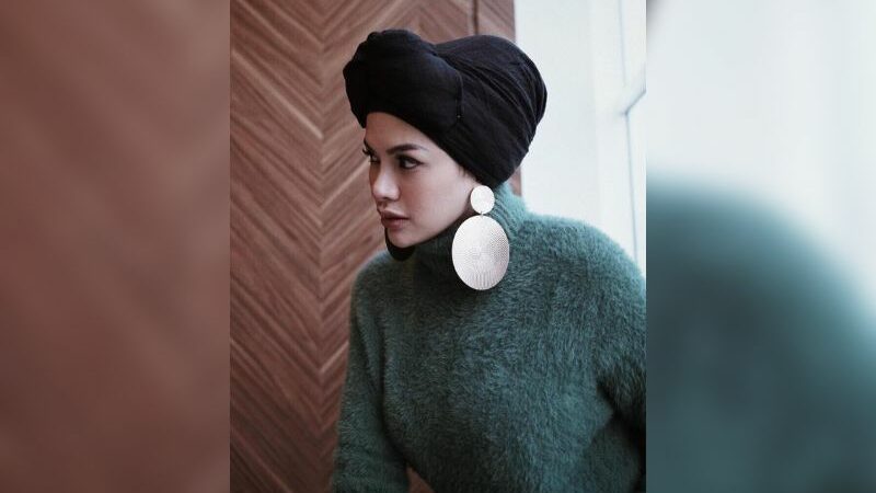 Cekricek.id - Foto terbaru yang diunggah oleh Nikita Mirzani kembali mencuri perhatian banyak netizen. Karena tampil tertutup, berhijab lagi?