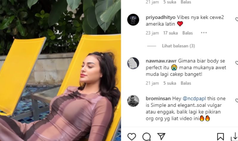 Nora Alexandra Promosikan Bikini, Bikin Para Pria Jadi Gak Tahan Tarik Jakun 2 Lampiran Gambar
