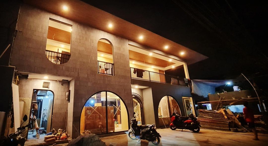 Selain Berhasil Bangun Rumah Mewah Baru, Raffi Ahmad Kini Pamerkan Pembangunan Restoran Mewah Milik Sang Mama 2 Selain Berhasil Bangun Rumah Mewah Baru, Raffi Ahmad Kini Pamerkan Pembangunan Restoran Mewah Milik Sang Mama