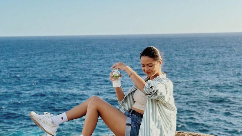 Cekricek.id - Artis cantik Amanda Rawles ternyata begitu suka melakukan pemotretan di luar ruangan alias konsep outdoor, intip potretnya