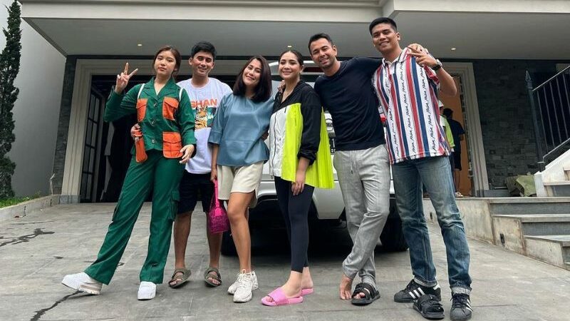 Cekricek.id - Raffi Ahmad dengan terang-terangan menyebut Tiara Andini sebagai sosok keluarga. Apakah ini pertanda bakal segerah sah?