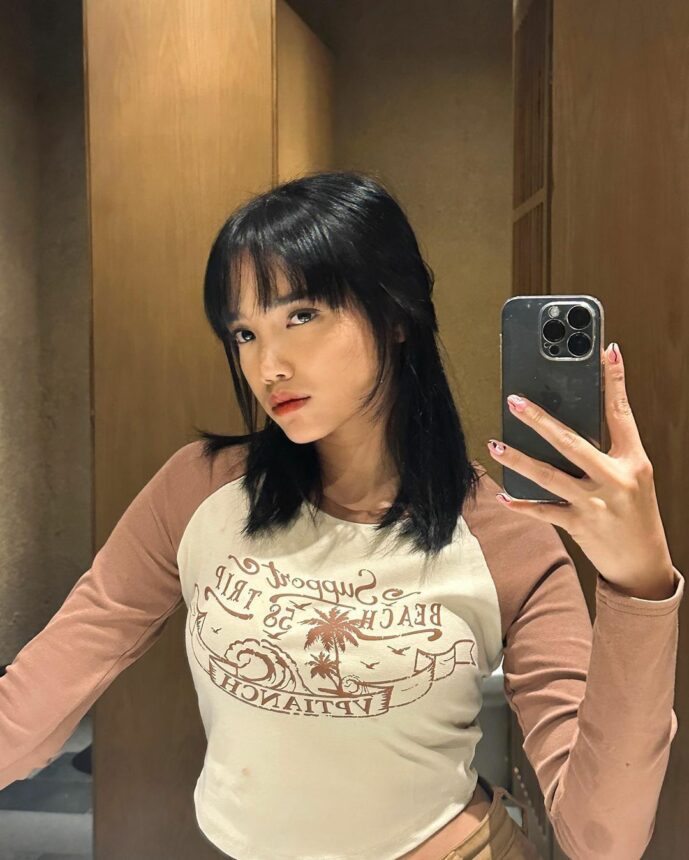 Jangankan Netizen, Kaca Aja Bisa Insecure Lihat Beningnya Wajah Fuji Saat Selfie 7 Lampiran Gambar