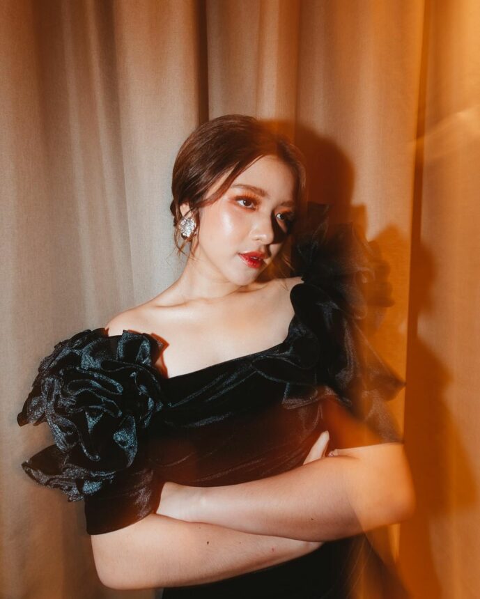 Elegannya Gaya Tiara Andini Dengan Gaun Hitam, Cantiknya Keterlaluan Banget 5 Lampiran Gambar