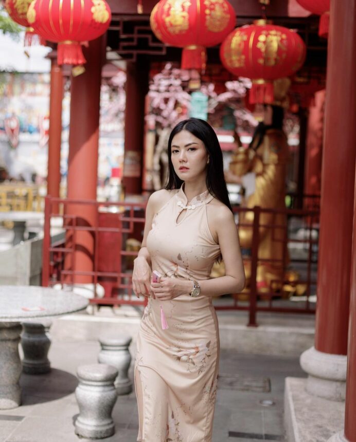 Pesona Nita Gunawan Rayakan Tahun Baru Imlek, Outfit Ngetatnya Bentuk Lekuk Aduhai 4 Lampiran Gambar