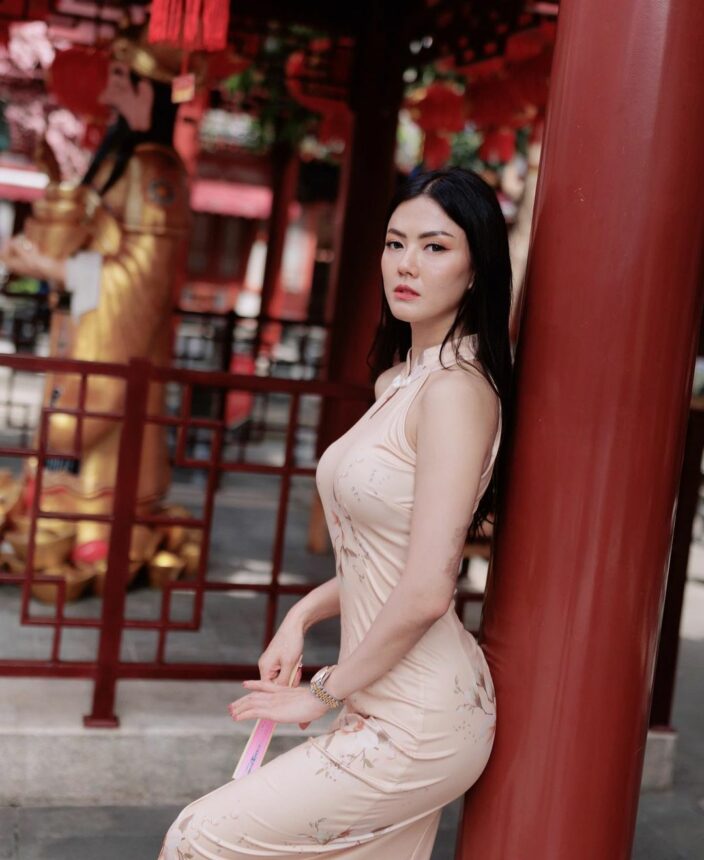 Pesona Nita Gunawan Rayakan Tahun Baru Imlek, Outfit Ngetatnya Bentuk Lekuk Aduhai 6 Lampiran Gambar