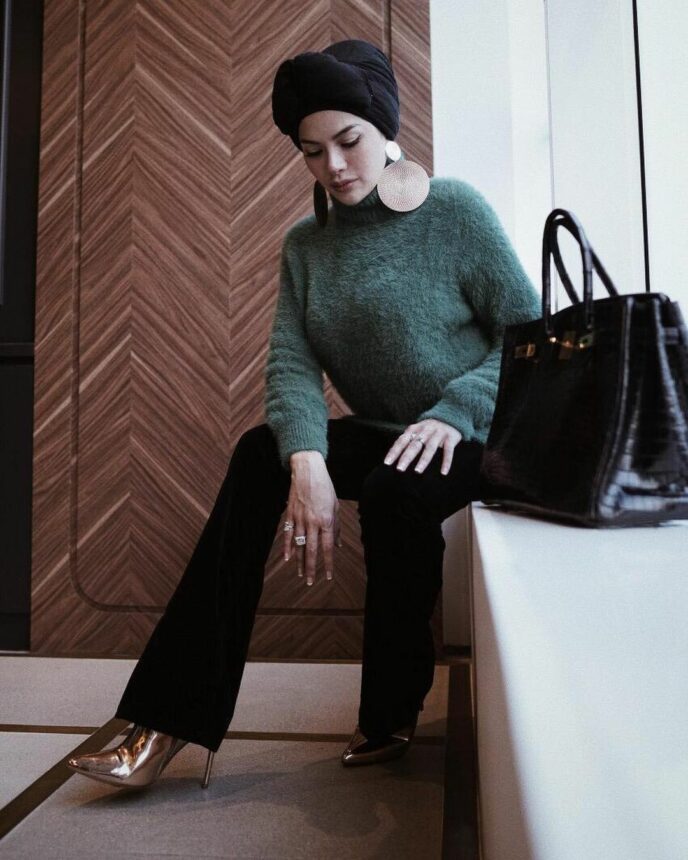 Wow, Nikita Mirzani Kembali Tampil Tertutup, Mau Berhijab Lagi Nih? 4 Lampiran Gambar