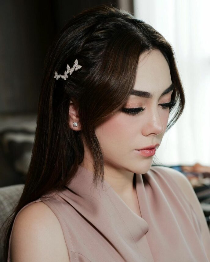 Dandan Cuma 15 Menit, Celine Evangelista Tetap Tampil Cetar, Malah Disebut Mirip Suzanna 2 Lampiran Gambar