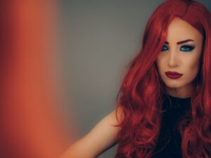 Cekricek.id - Islam telah memberikan aturan tegas berkaitan dengan semua aspek kehidupan termasuk hukum dalam memakai wig bagi muslimah.