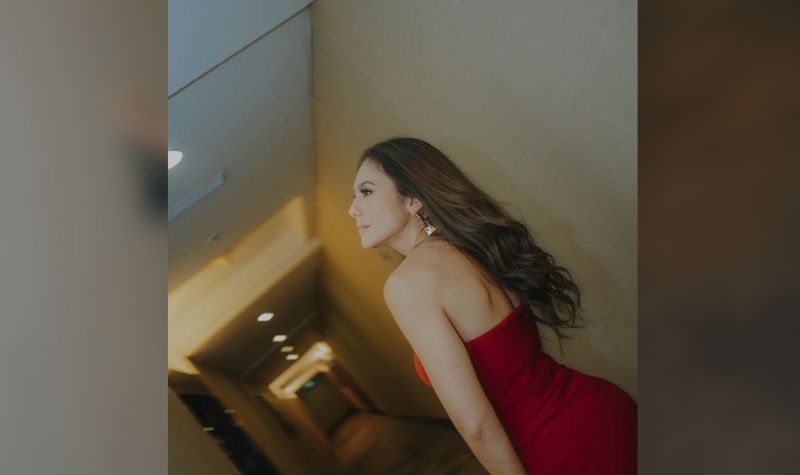 Intip Kecantikan Wulan Guritno Dengan Gaun Merah, Bodi Tipisnya Curi Perhatian 6 Lampiran Gambar