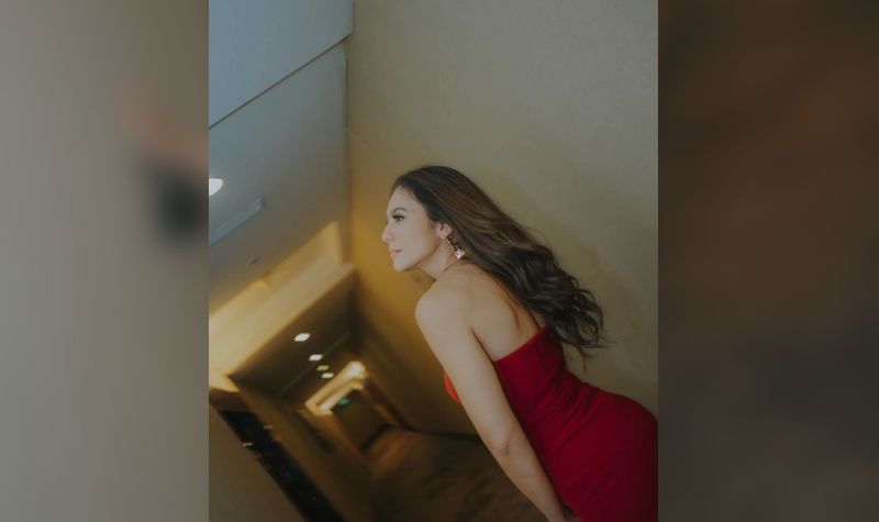 Intip Kecantikan Wulan Guritno Dengan Gaun Merah, Bodi Tipisnya Curi Perhatian 7 Lampiran Gambar