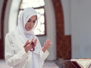 Doa yang diminta kepada Allah akan dikabulkan dalam 3 waktu, inilah tiga waktu Allah mengabulkan doa hambanya menurut ustaz Hilman Fauzi.