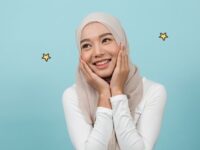 Ternyata memiliki wajah awet muda juga disebutkan di dalam Islam yang bisa dilakukan dengan beberapa tips menurut ustaz Khalid basalamah.