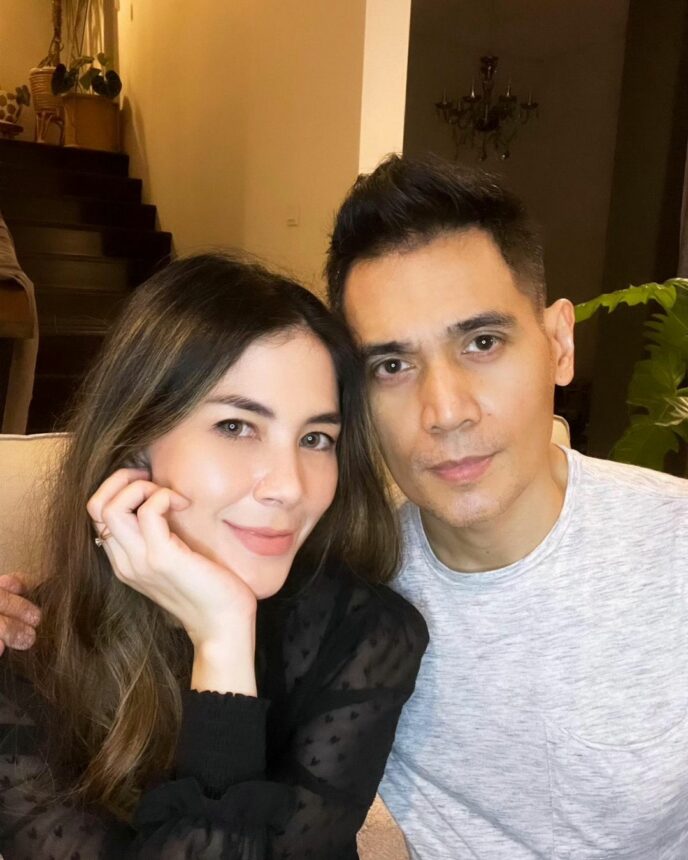 Meski Usianya Sudah 50 Tahun Lebih, Aktor dan Musisi Tanah Air Ini Masih Kelihatan Muda dan Tampan 8 Lampiran Gambar