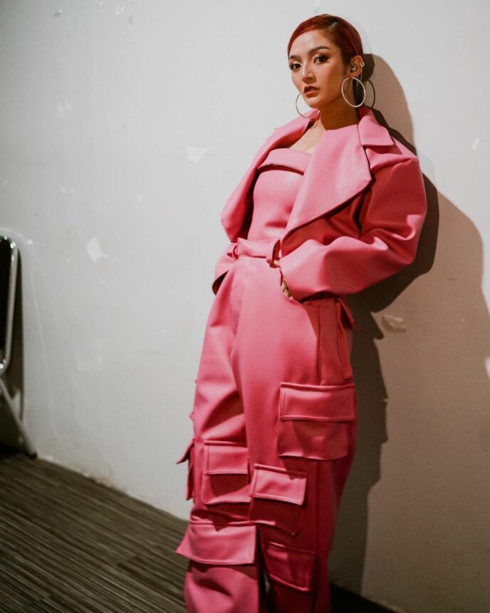 Usai 10 Bulan Lahiran, Siti Badriah Kembali Manggung Nyari Cuan Lagi 3 Lampiran Gambar