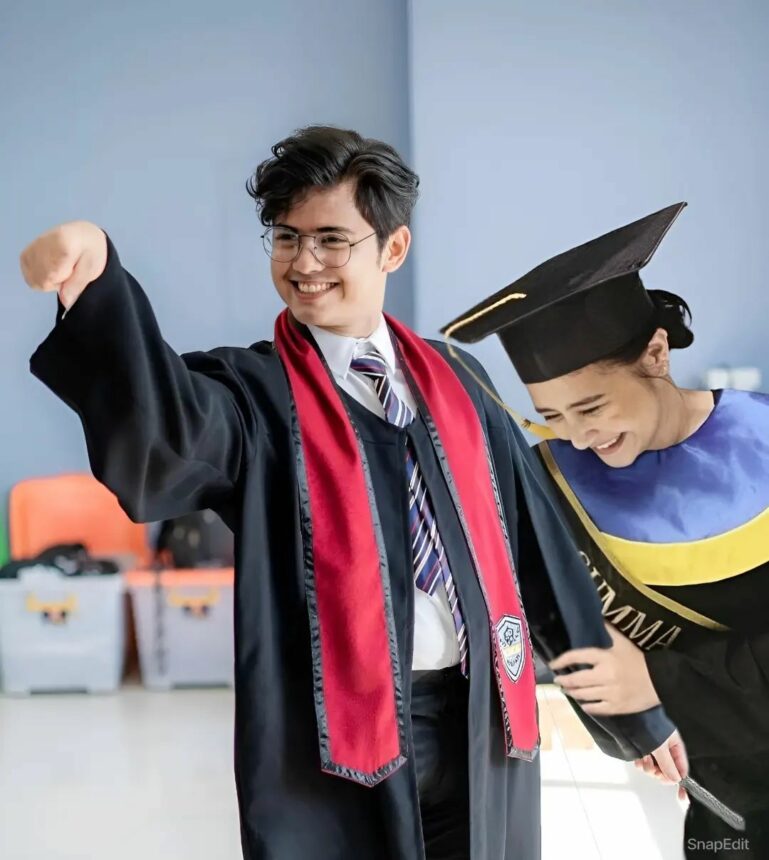 Prilly Latuconsina Gandeng Mesra Aliando Syarief Lewat Editan Foto, Netizen: Pengennya Beneran 3 Lampiran Gambar