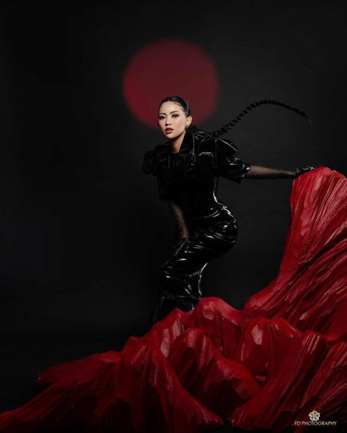 Rachel Vennya Jadi Ratu Bulan, Badas dengan Rambut Kepang Super Panjang