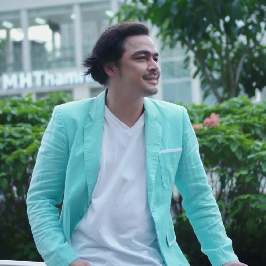 Meski Usianya Sudah 50 Tahun Lebih, Aktor dan Musisi Tanah Air Ini Masih Kelihatan Muda dan Tampan 7 Lampiran Gambar