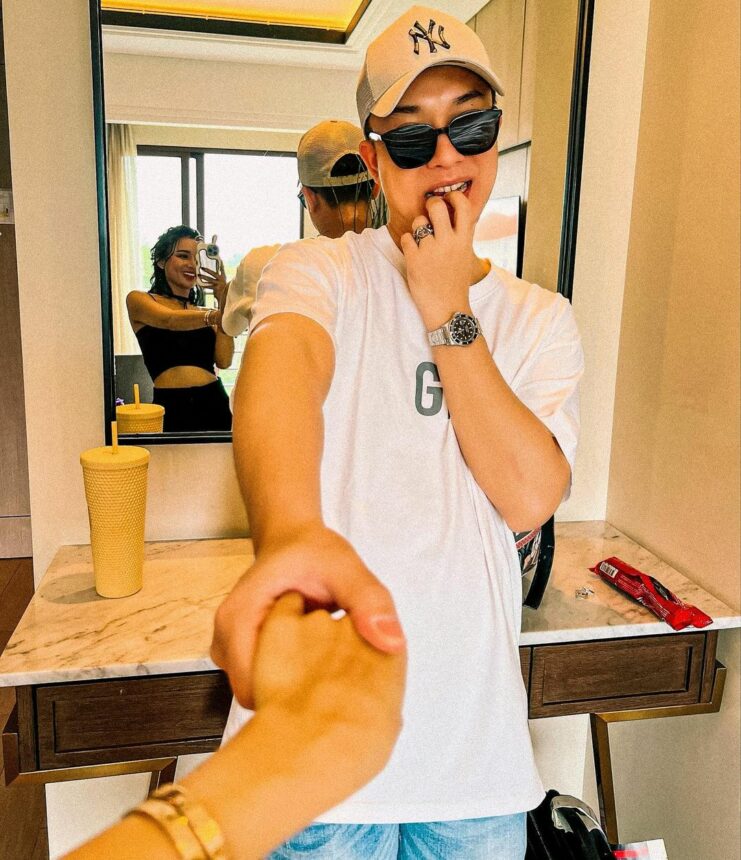 Wika Salim Pamer Kebersamaan Bareng Pacar di Kamar Hotel, Netizen Curiga: Ih Ngapain? 2 Lampiran Gambar