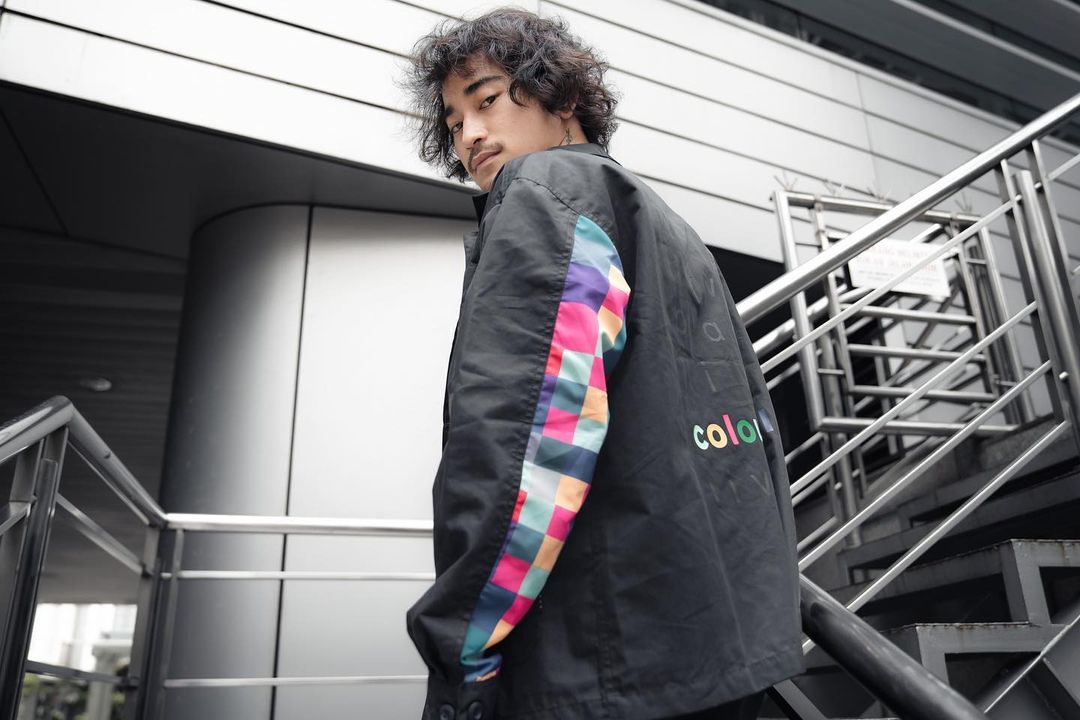 Sempat Dituding Gay Karena Gaya Pakaiannya, Bio One Kini Tampil Maco dengan Jenggot dan Rambut Kriwil 2 Lampiran Gambar