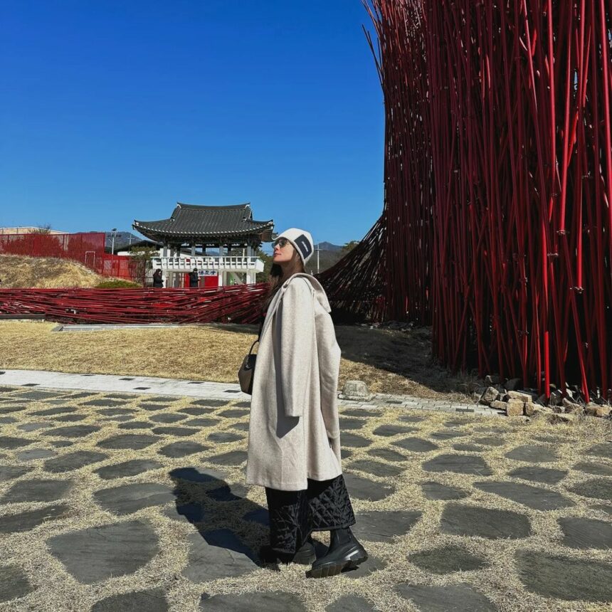 Cekricek.id, Berita Seleb dan Berita Artis - Wulan Guritno Sendirian Jalan-jalan ke Korea, Netizen Kepo Kekasihnya