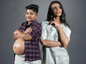 Cekricek.id – Pasangan transgender asal India, Ziya Paval dan Zahad berhasil mencuri perhatian publik dengan hadirnya sosok anak biologis antara keduanya. Bahkan bisa dikatakan ini merupakan kasus pertama yang pernah terjadi di negara barata tersebut.