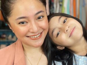 Cekricek.id – Putri semata wayang Marshanda dan Ben Kasyafani sukses menyorot perhatian banyak orang karena kecantikan yang dimilikinya. Di usianya yang baru 10 tahun, Sienna disebut memiliki wajah cantik yang sangat mirip dengan sang ibu saat masih kecil.