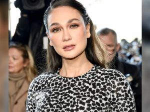 Cekricek.id – Tak ada yang berani mengata-ngatai dandanan Luna Maya, terlebih saat dia sudah menunjukkan kecantikan maksimalnya. Dia seakan tak pernah gagal membuat penggemarnya terperangah setiap kali memamerkan penampilan terbarunya di media sosial.