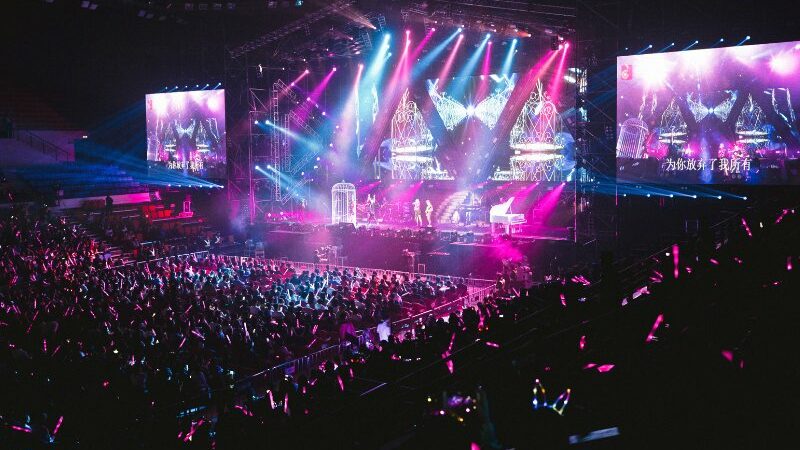 Cekricek.id – Sepanjang tahun 2023, kita akan disuguhkan dengan konser musik yang akan hadir dari berbagai penyelenggara dengan sejumlah penyanyi solo dan band yang digemari banyak orang. Tentunya, gelaran festival yang meriah itu akan diselenggarakan secara live.