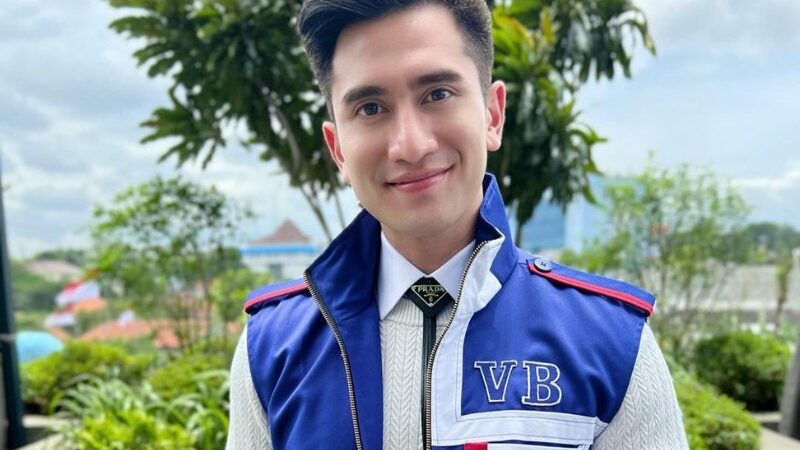 Cekricek.id, Berita Seleb dan Berita Artis – Verrell Bramasta Ikut Pertemuan Partai, Netizen Bilang Begini