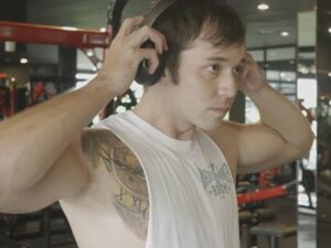 Cekricek.id – Stefan William dan Celine Evangelista diketahui sudah resmi bercerai dari Oktober 2021 lalu. Resmi mengandang status duda, kini aktor berparas bule itu terlihat sangat rajin olahraga di gym. Dia sepertinya sudah ketagihan untuk membesarkan otot-otot tubuhnya hingga terlihat begitu kekar.